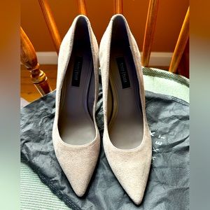 Like new condition Suede heels